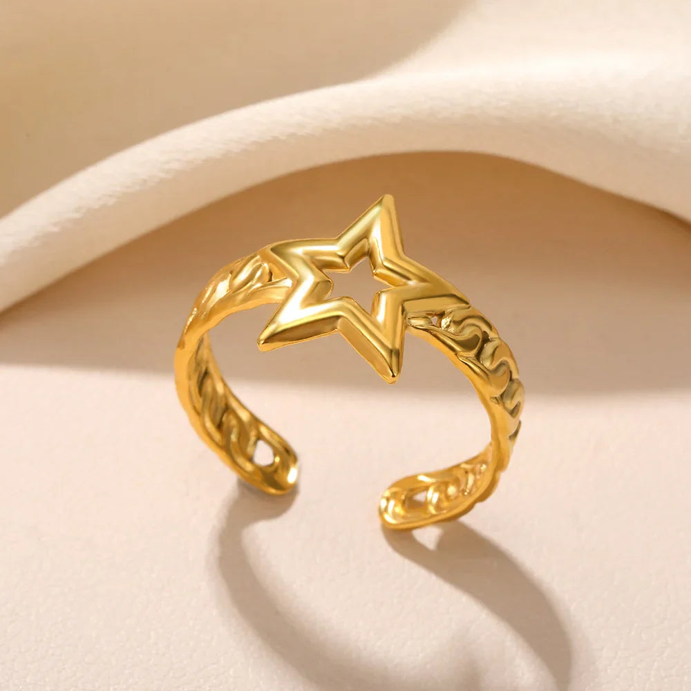 Anello audace con ritaglio a stella
