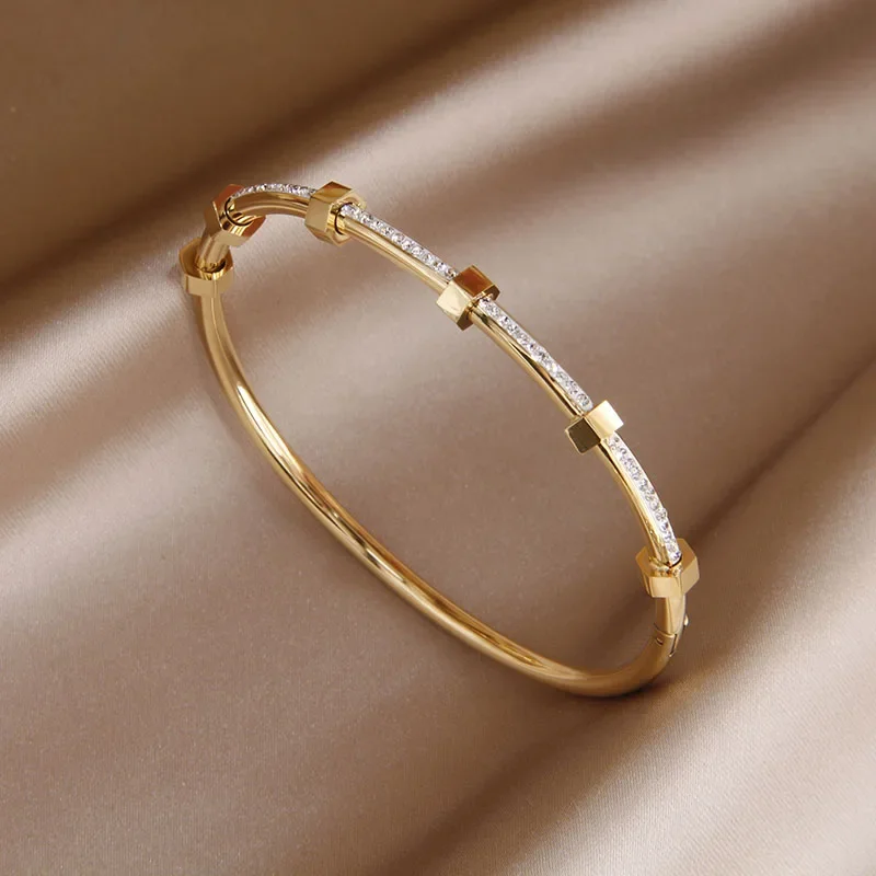Braccialetto Elegante in Oro Luminoso