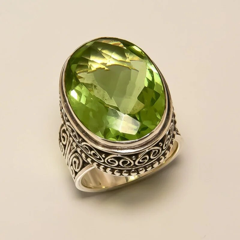 Anello Vintage con Cristallo Oliva