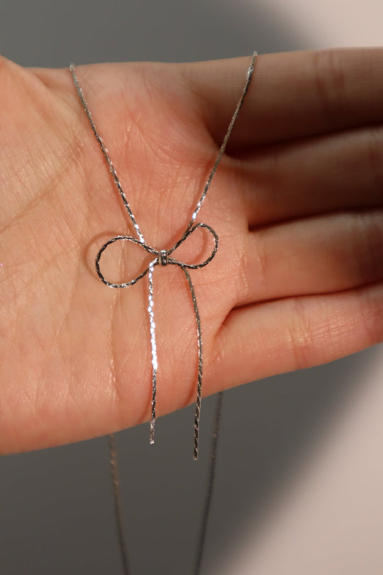 Collana con fiocco in acciaio inossidabile
