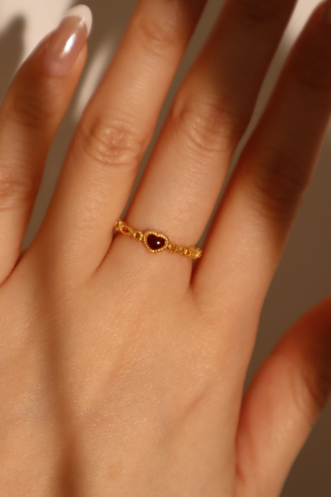 Anello a forma di cuore smaltato
