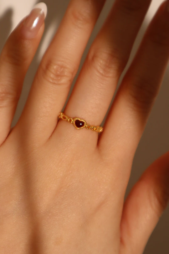 Anello a forma di cuore smaltato