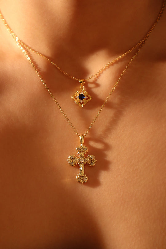 Collana in pizzo con gemme blu vermeil