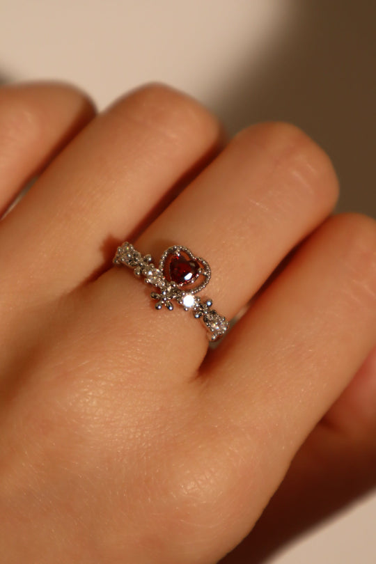 Anello a forma di cuore ghirlanda