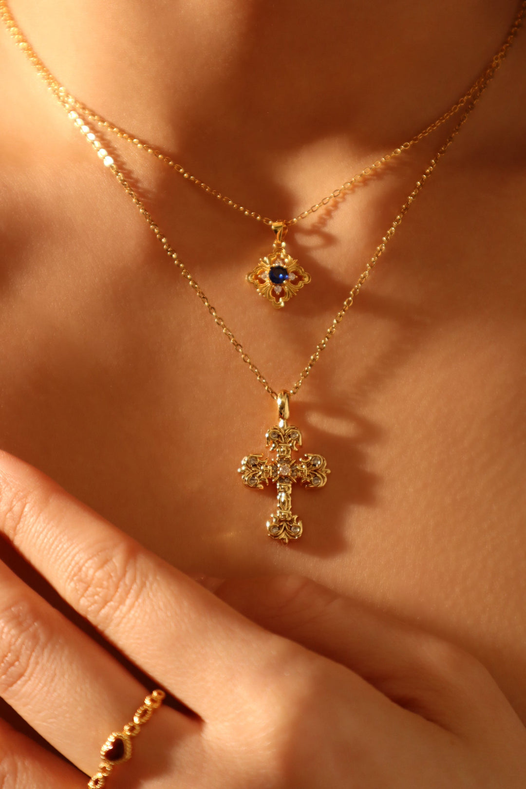 Collana in pizzo con gemme blu vermeil