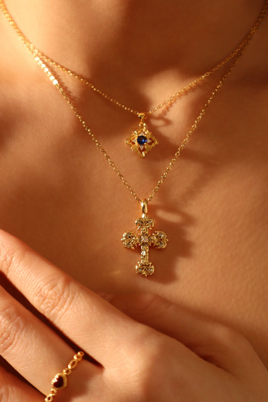 Collana in pizzo con gemme blu vermeil