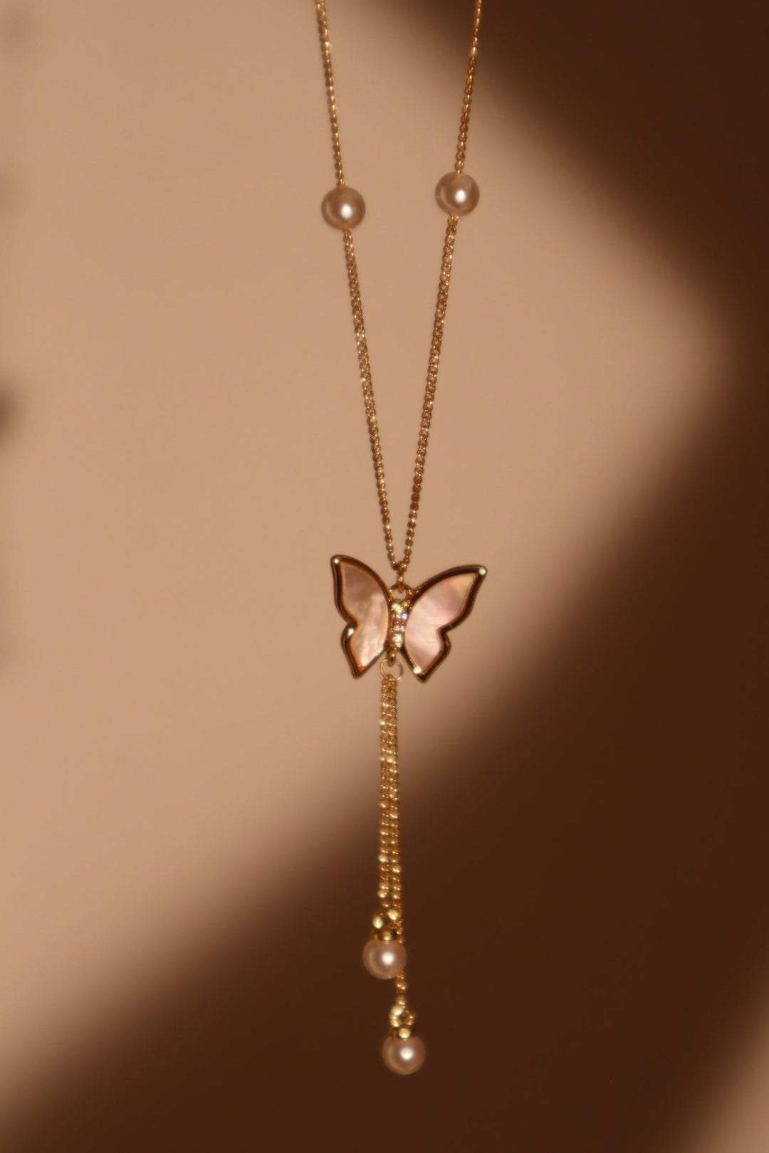 Collana di perle a farfalla