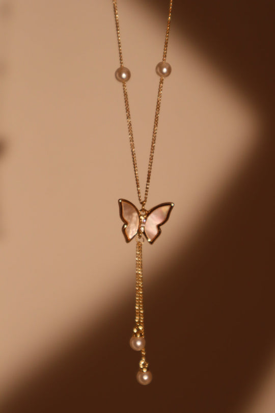 Collana di perle a farfalla