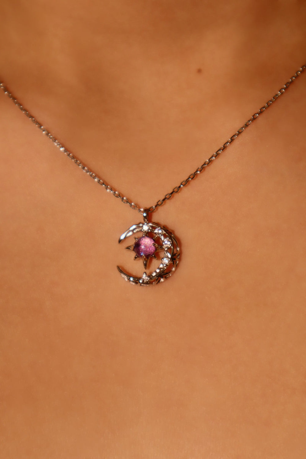 Collana con luna e gemma glitterata viola