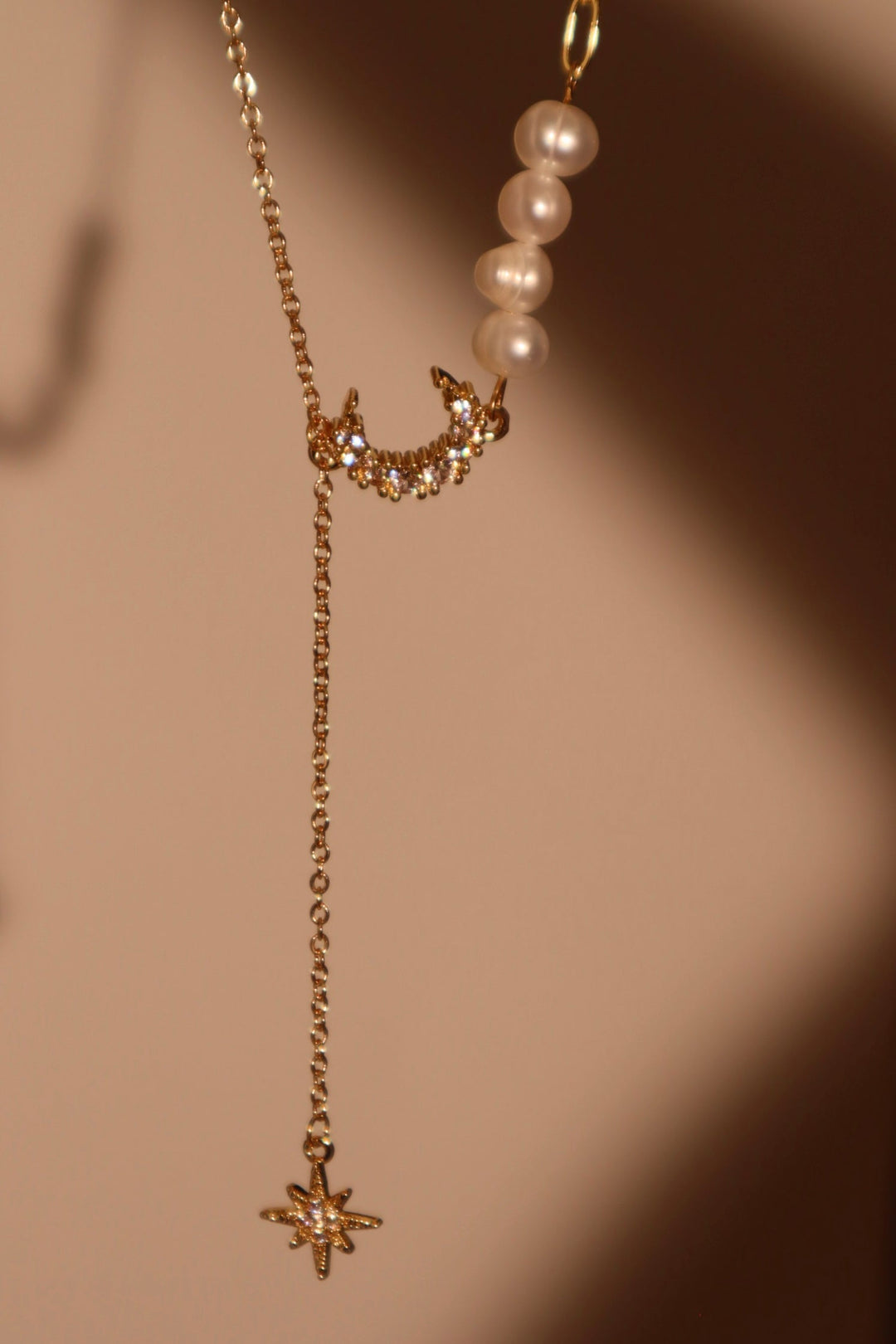 Collana di perle, luna e stella