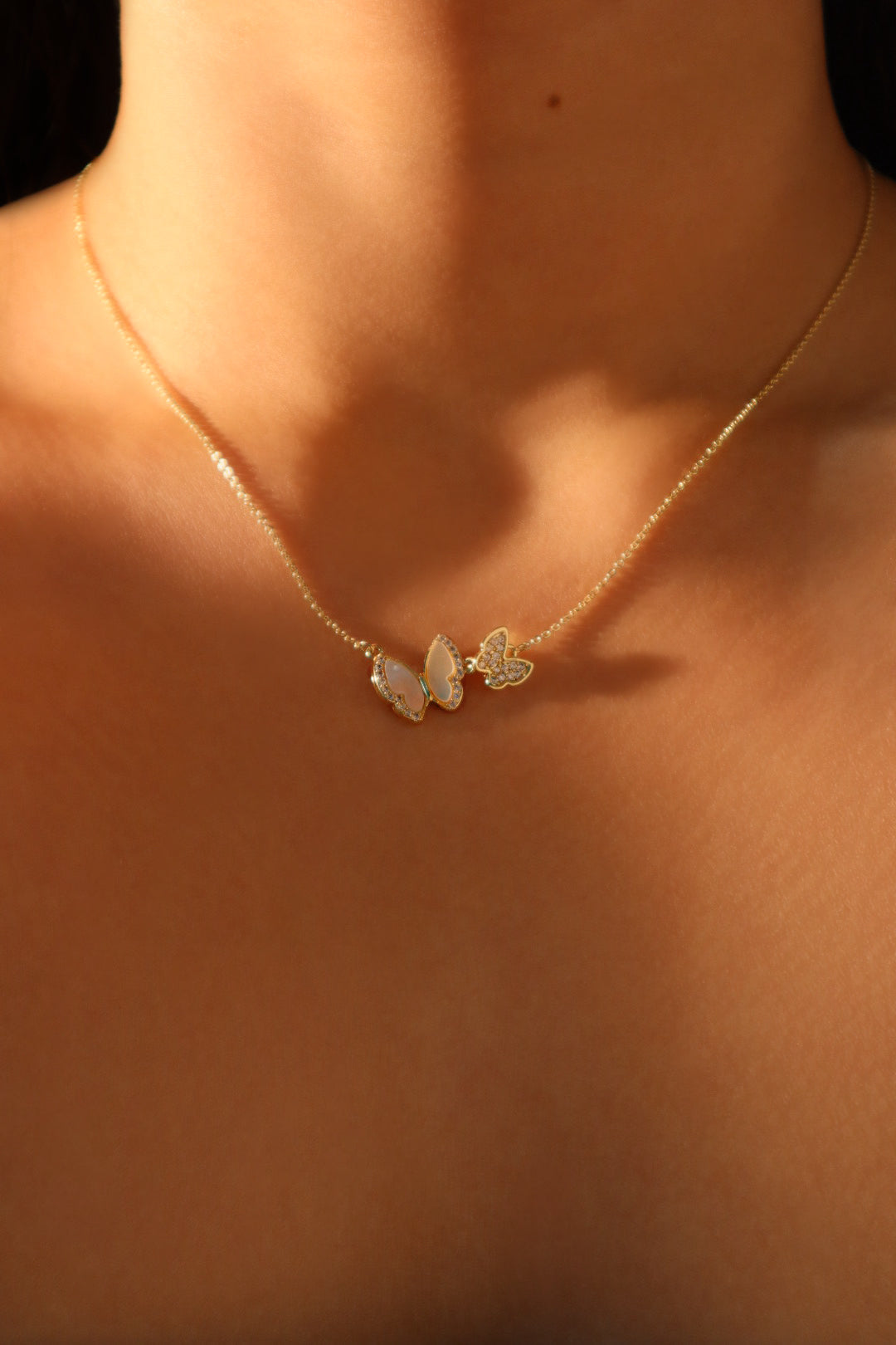 Collana con farfalla a doppia conchiglia