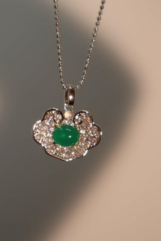 Collana di giada con nuvola di diamanti