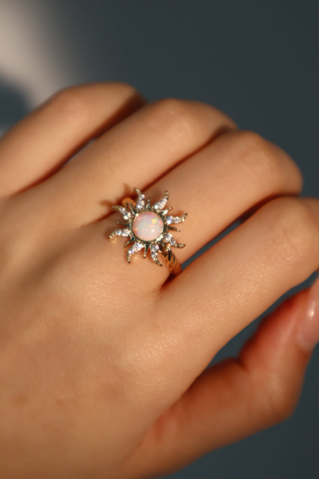 Anello Sole con Opale Bianco