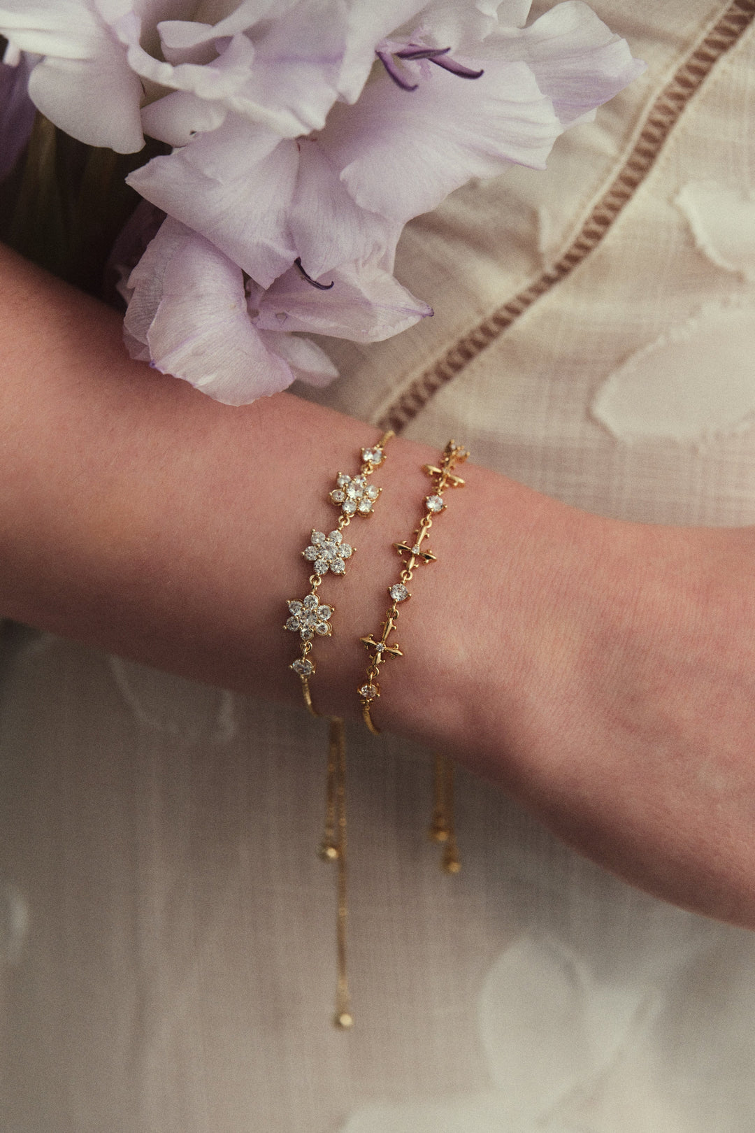 Bracciale con croce multidiamante