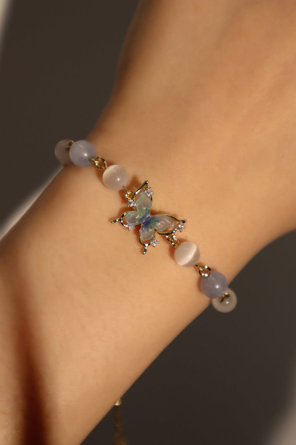Bracciale con pietra di luna a farfalla blu