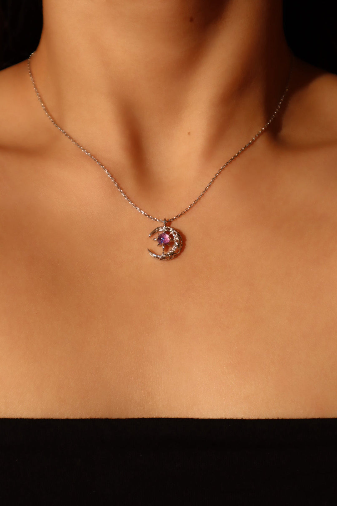 Collana con luna e gemma glitterata viola