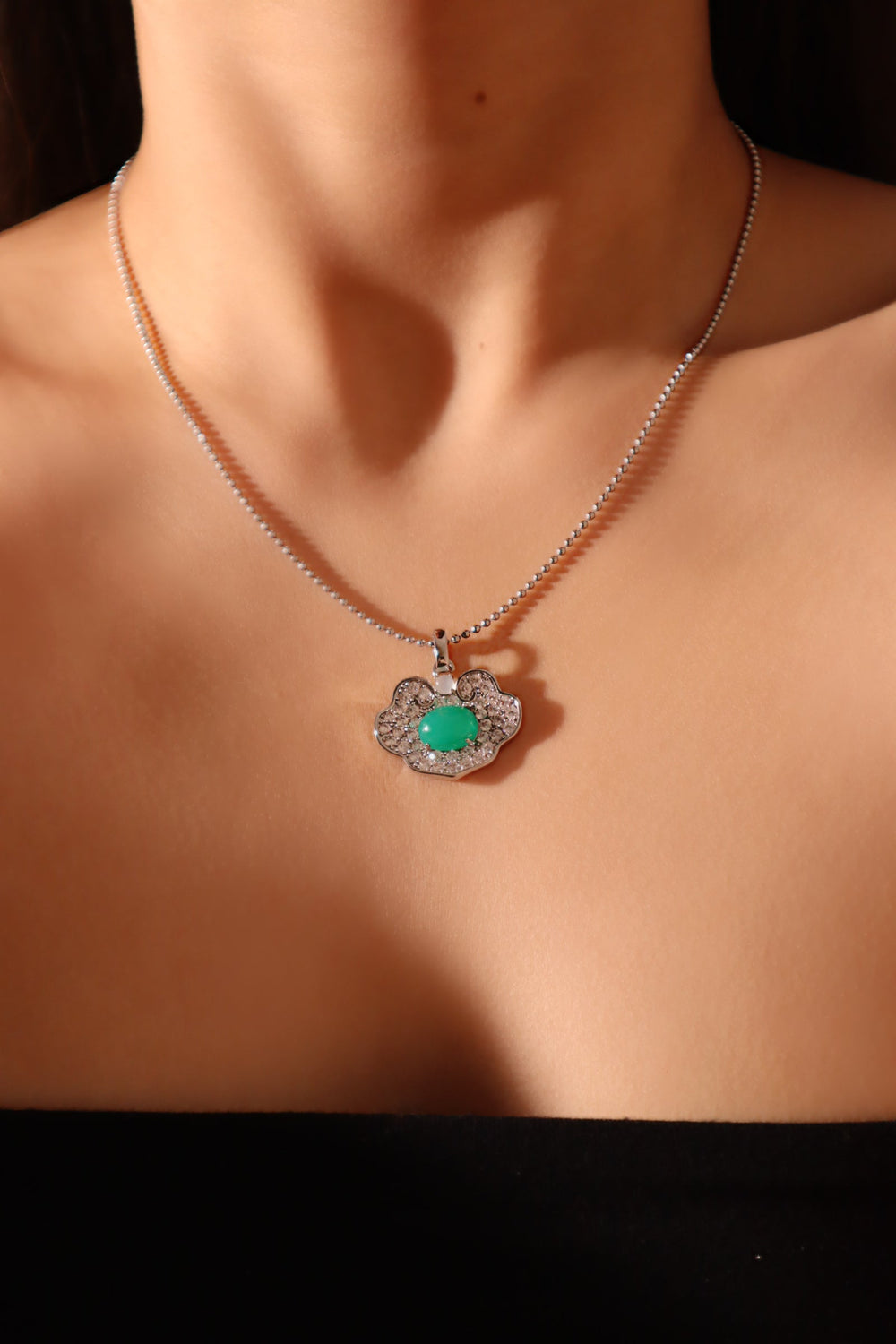 Collana di giada con nuvola di diamanti