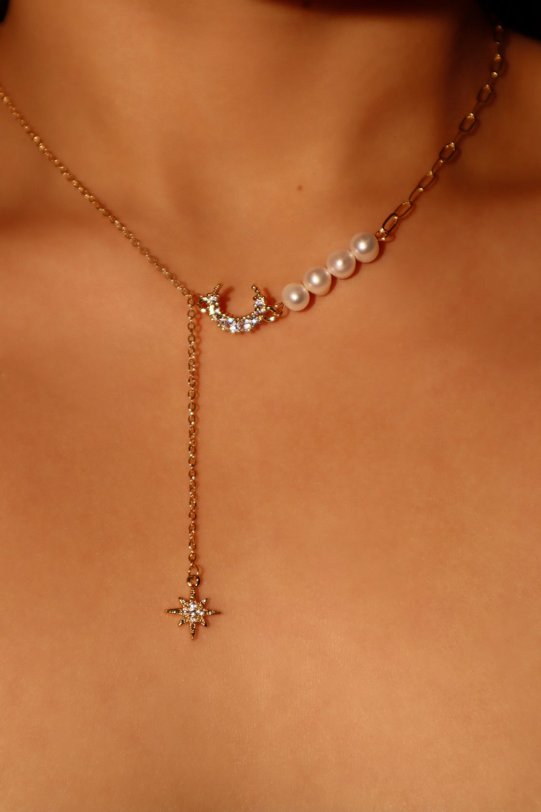 Collana di perle, luna e stella