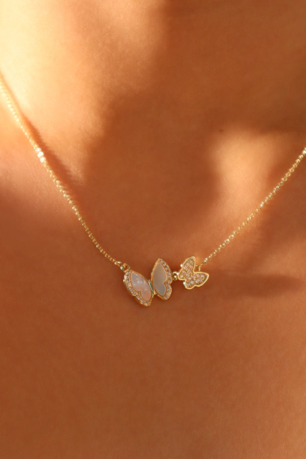 Collana con farfalla a doppia conchiglia