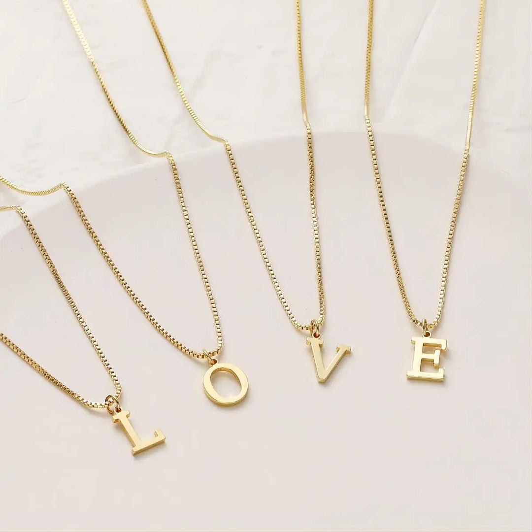 Collana con iniziali di lettere d'amore