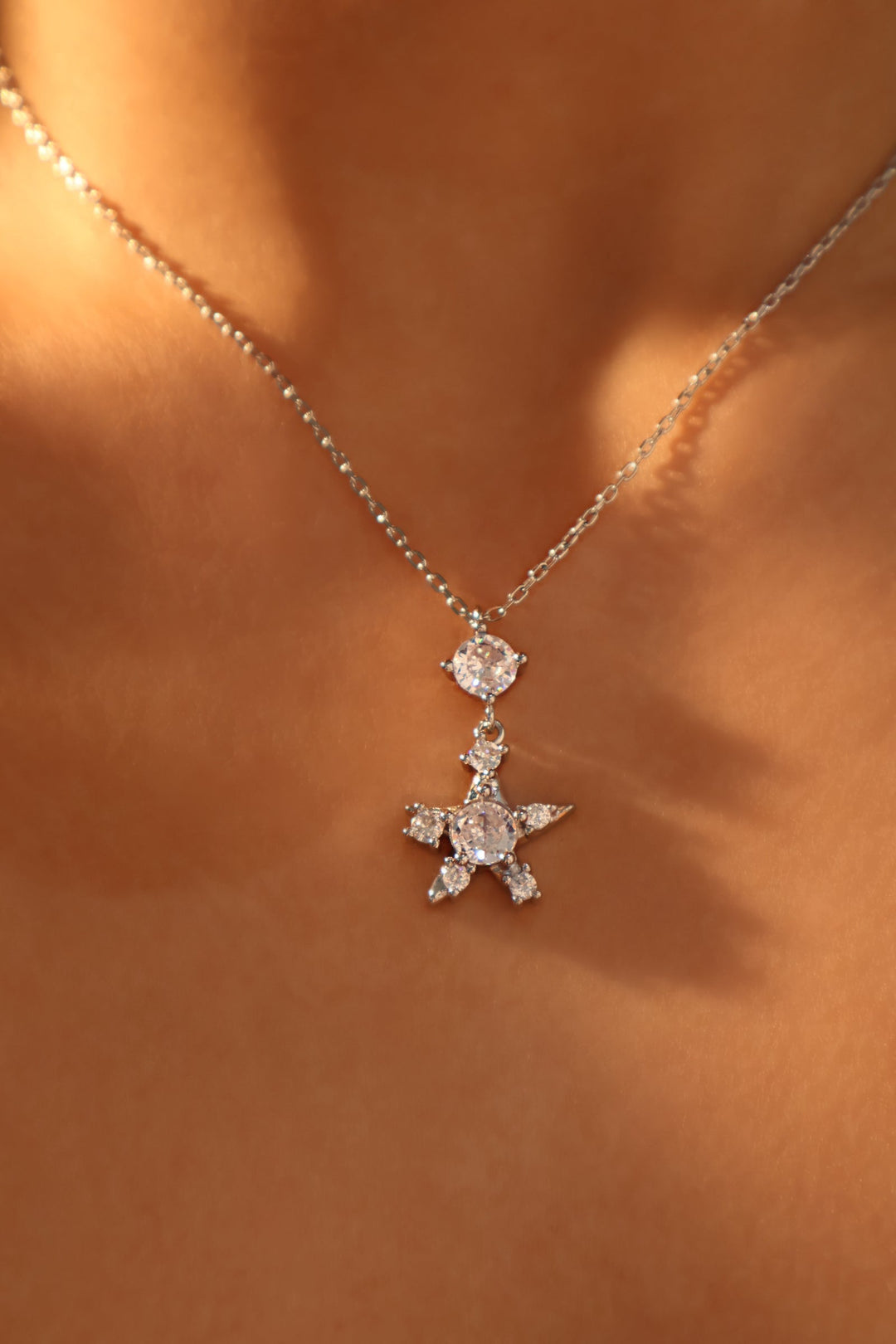 Collana con stella di diamanti
