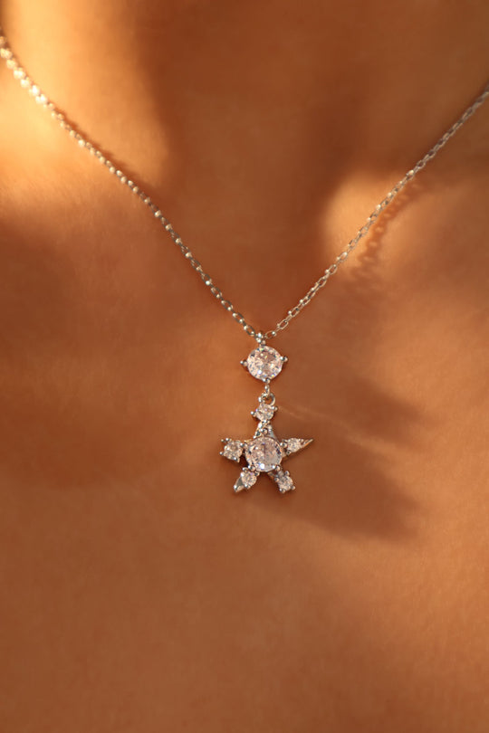 Collana con stella di diamanti
