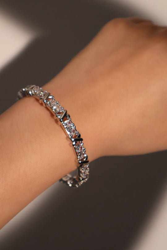 Bracciale con croce di diamanti