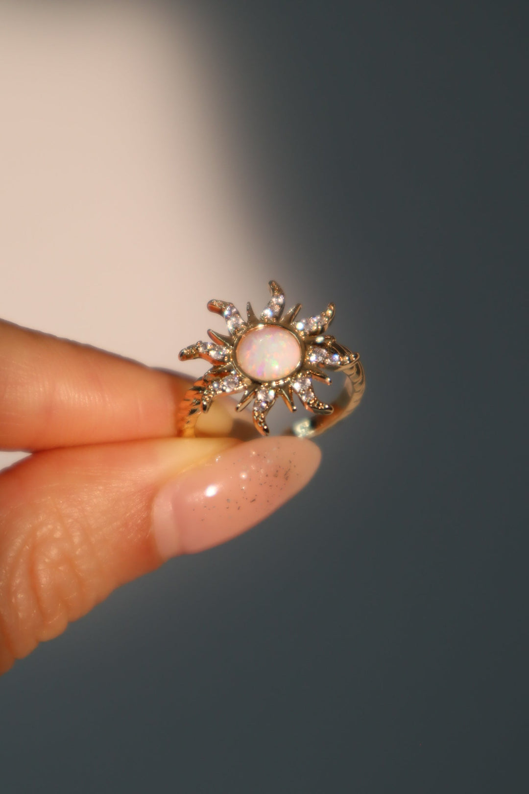 Anello Sole con Opale Bianco