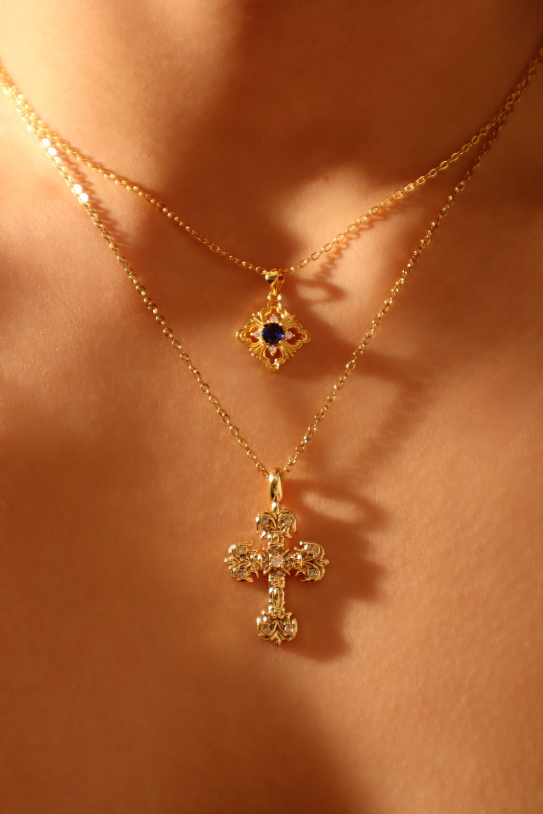 Collana in pizzo con gemme blu vermeil