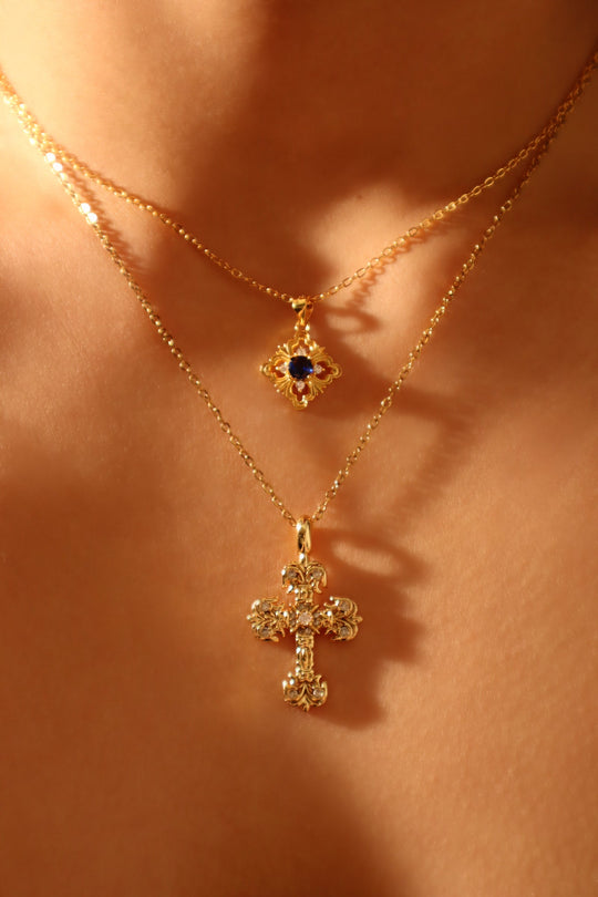 Collana in pizzo con gemme blu vermeil
