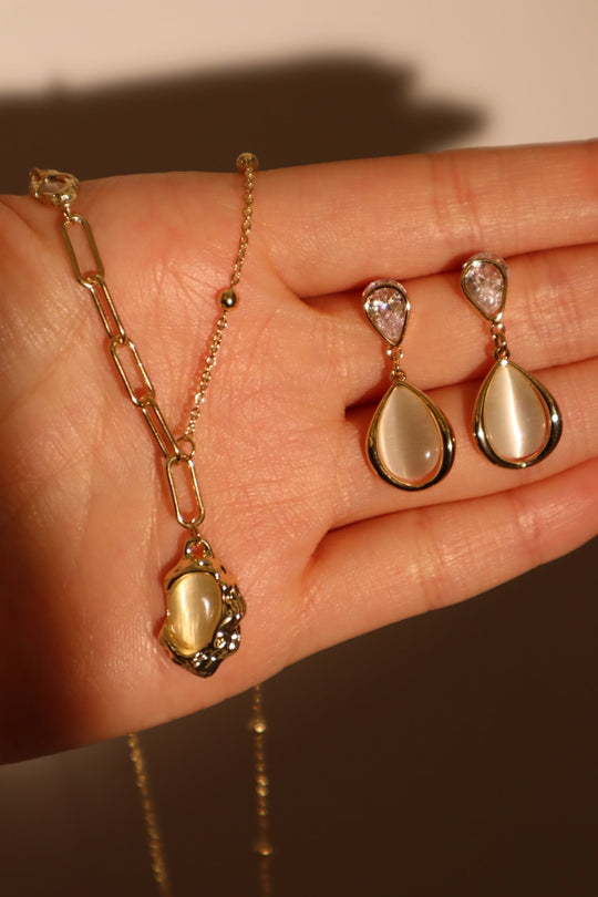 Collana con goccia di opale