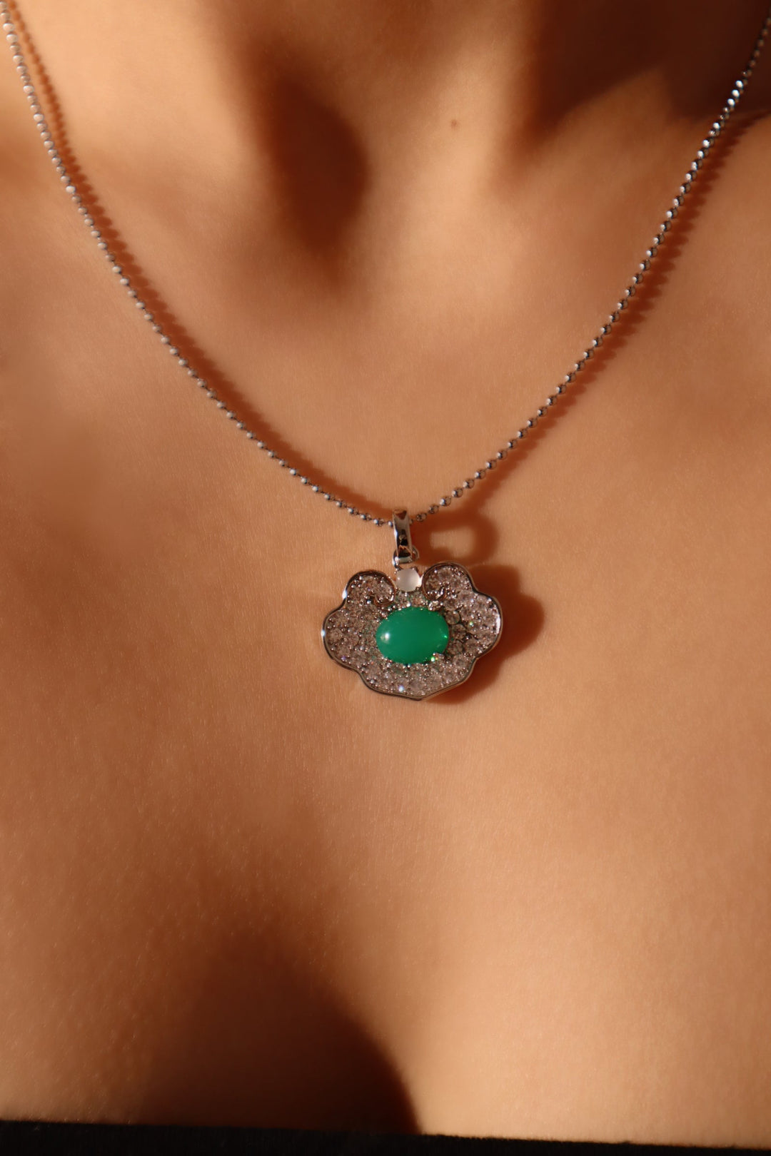 Collana di giada con nuvola di diamanti
