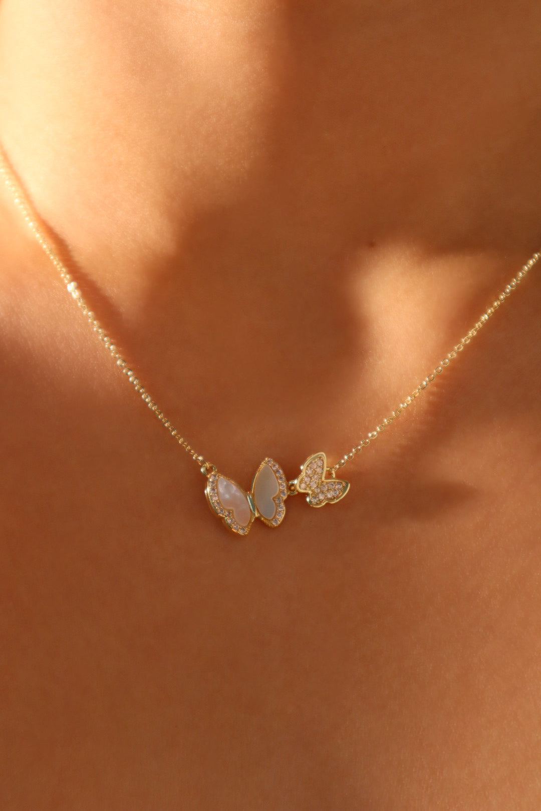Collana con farfalla a doppia conchiglia
