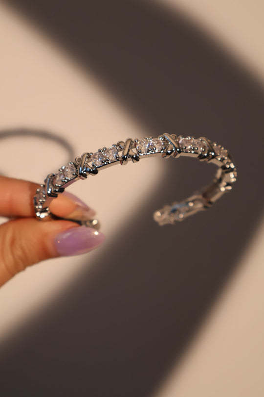 Bracciale con croce di diamanti