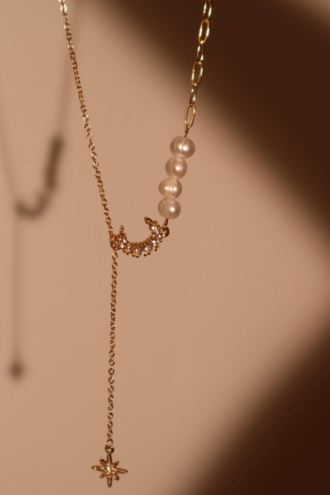Collana di perle, luna e stella