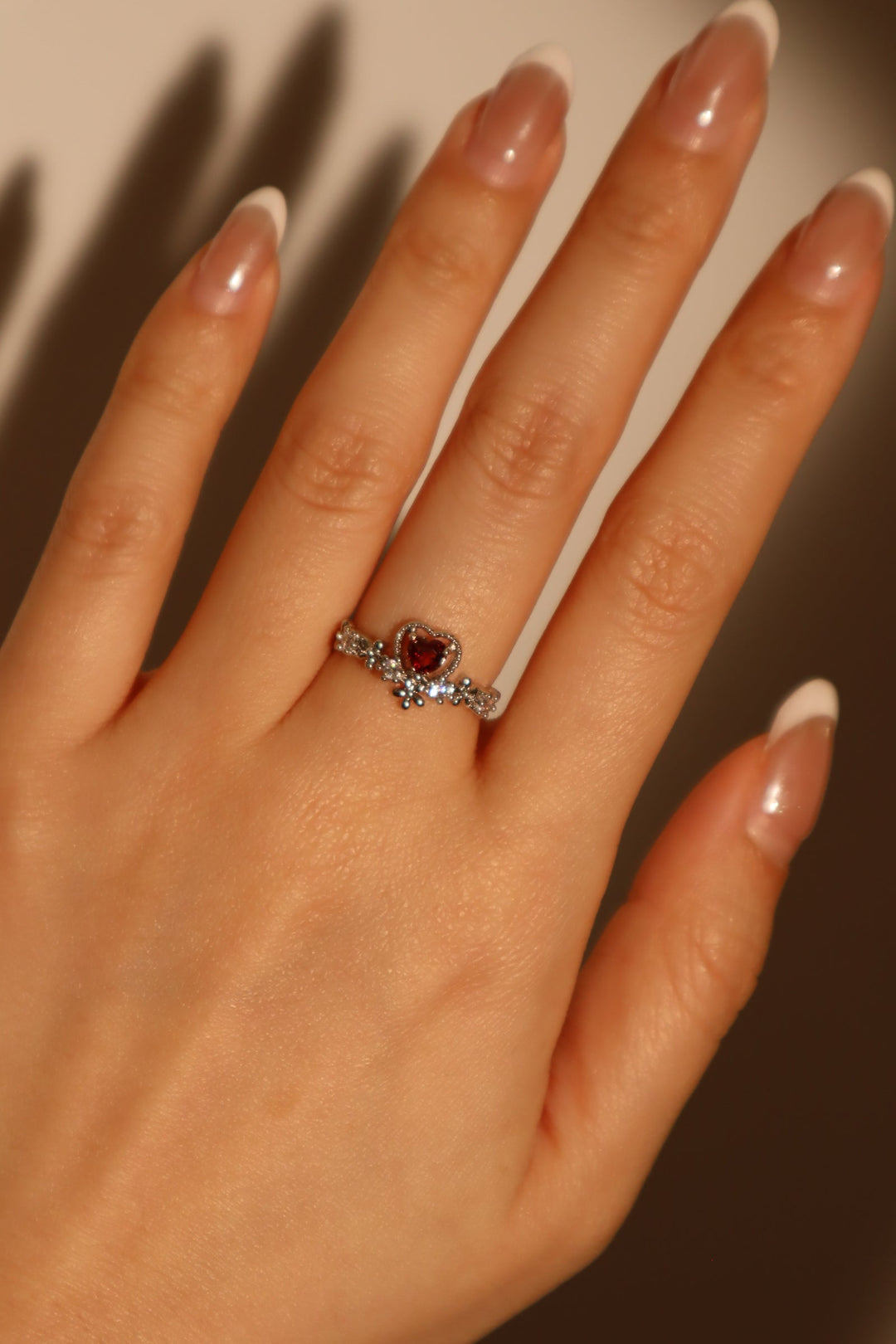 Anello a forma di cuore ghirlanda