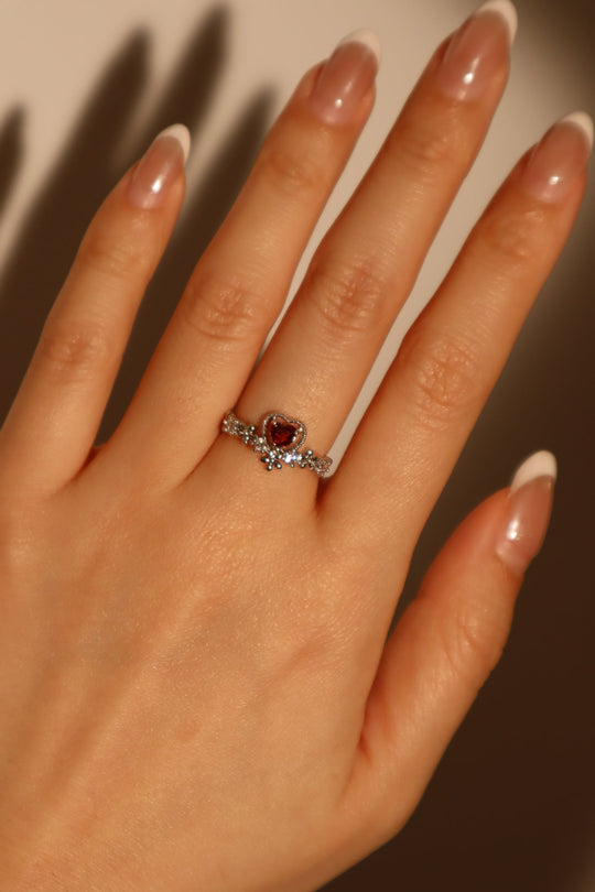 Anello a forma di cuore ghirlanda