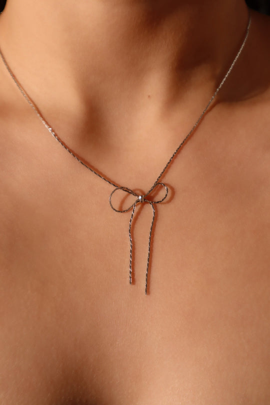 Collana con fiocco in acciaio inossidabile