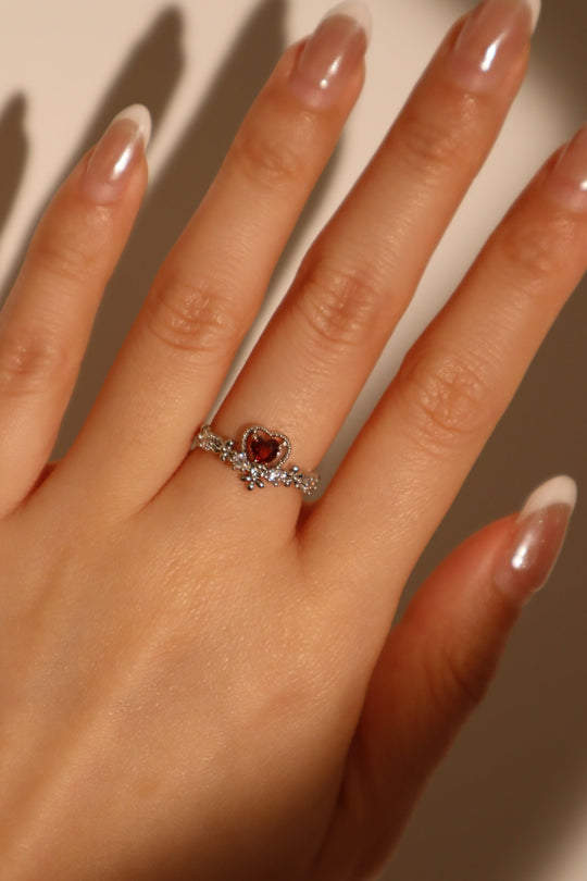 Anello a forma di cuore ghirlanda