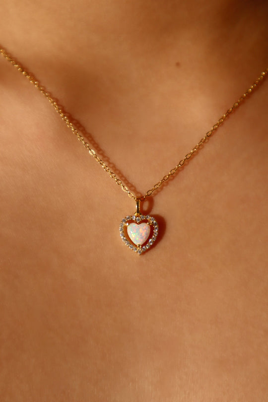 Collana a forma di cuore in opale bianco vermeil