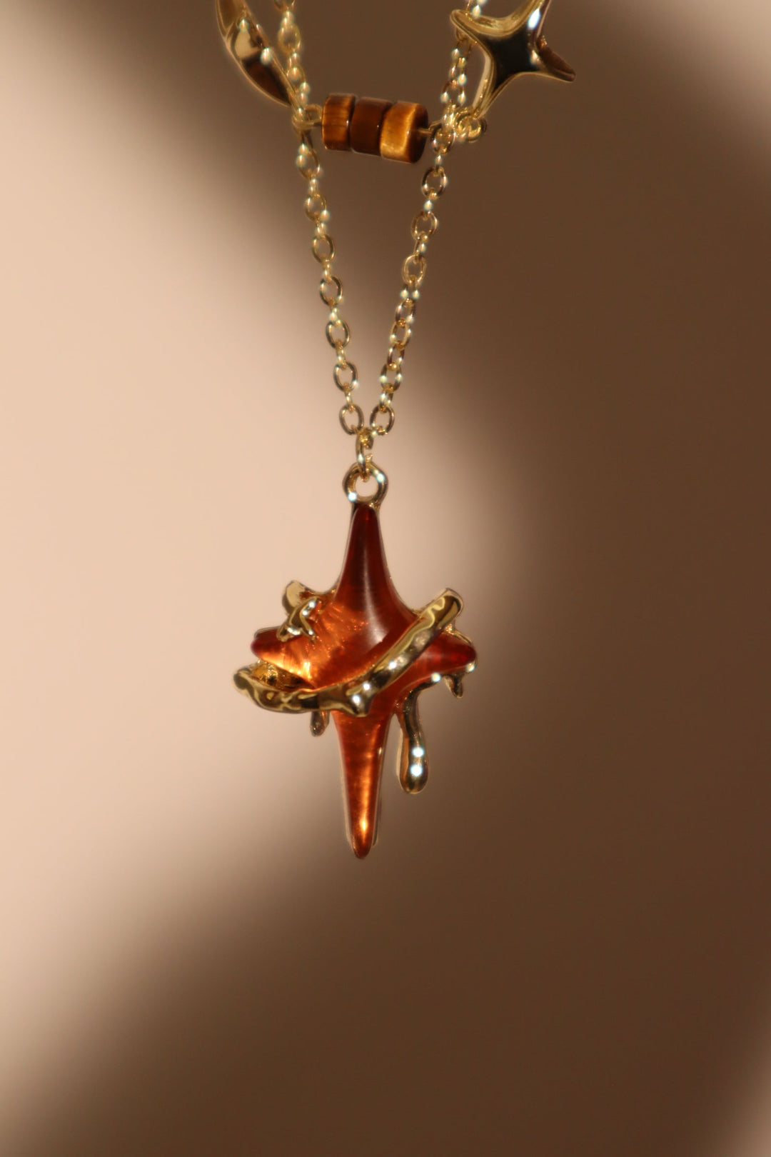 Collana con stella marrone Tigerite