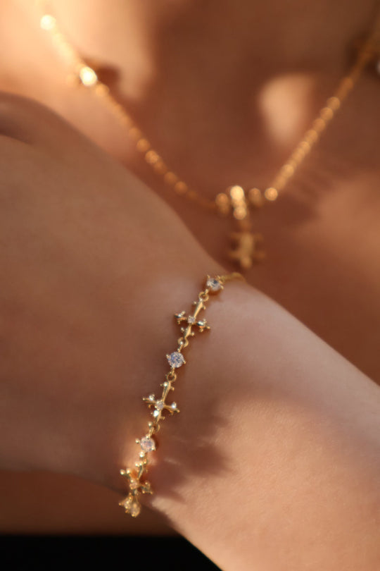 Bracciale con croce multidiamante
