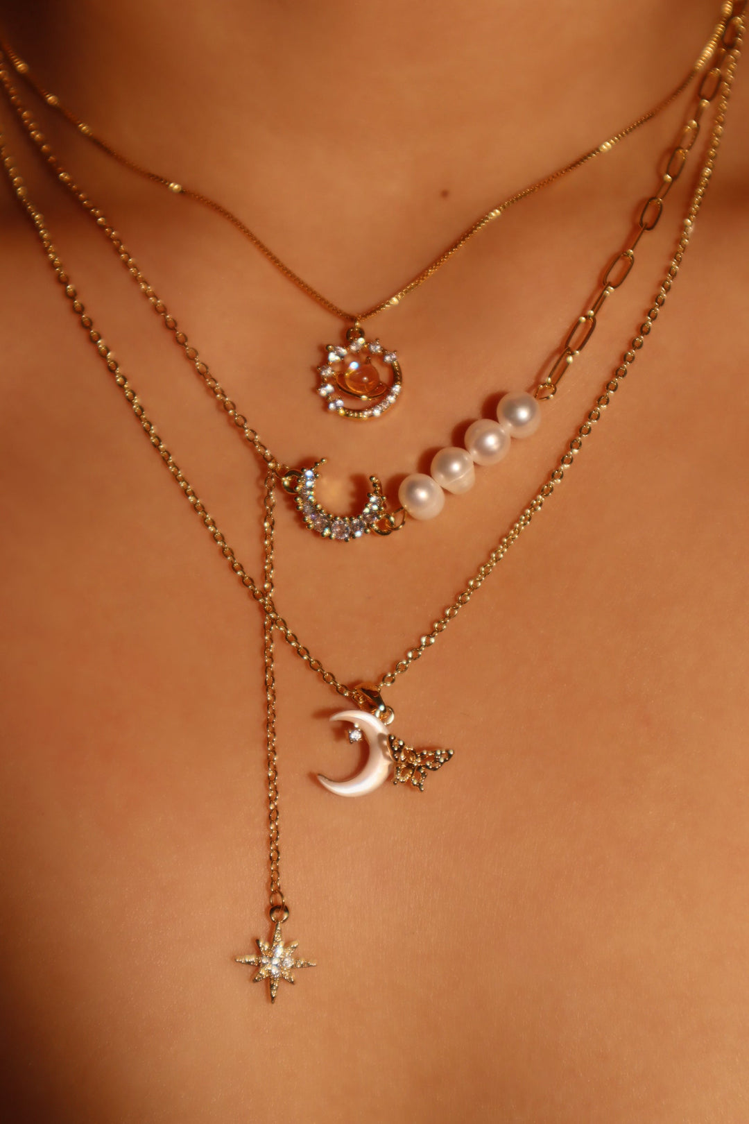 Collana con stella di Saturno e pietra di luna