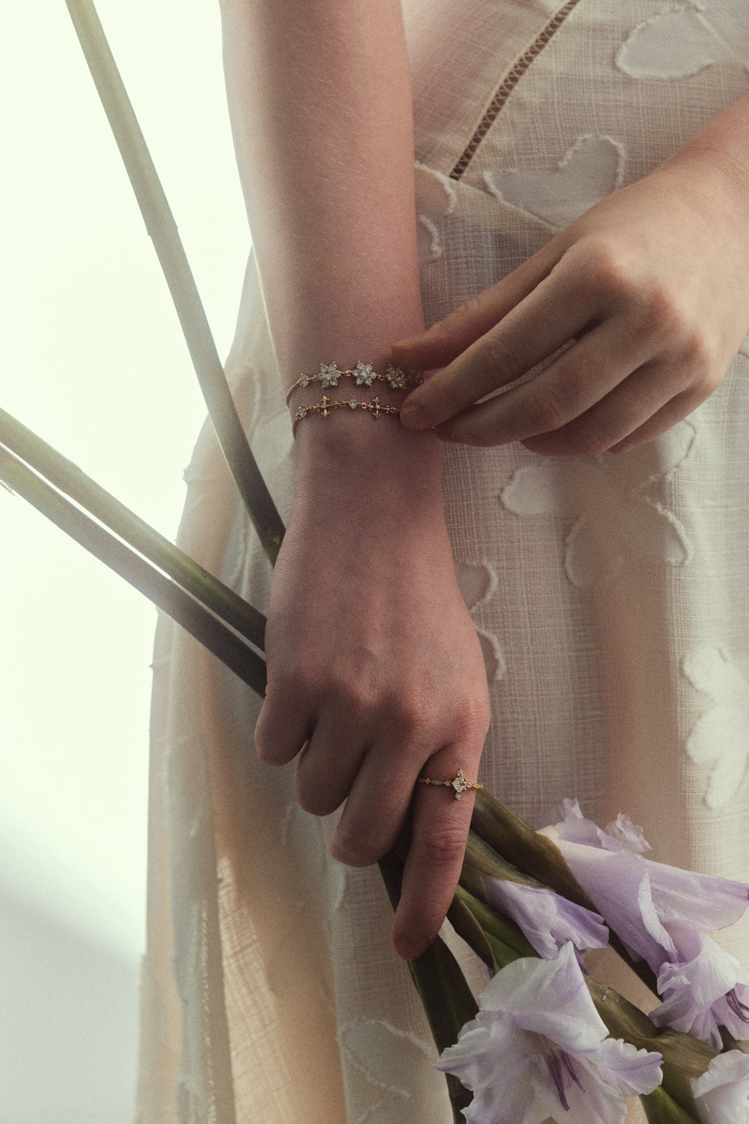 Bracciale con croce multidiamante