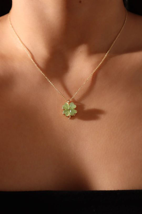 Collana con trifoglio di giada rotante