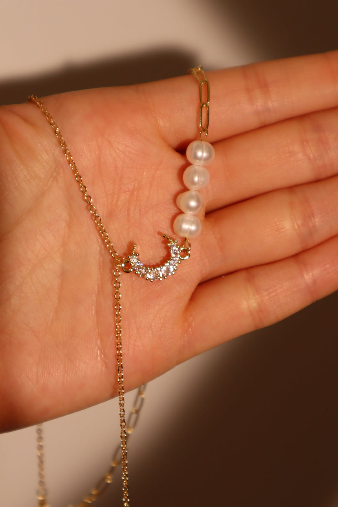 Collana di perle, luna e stella