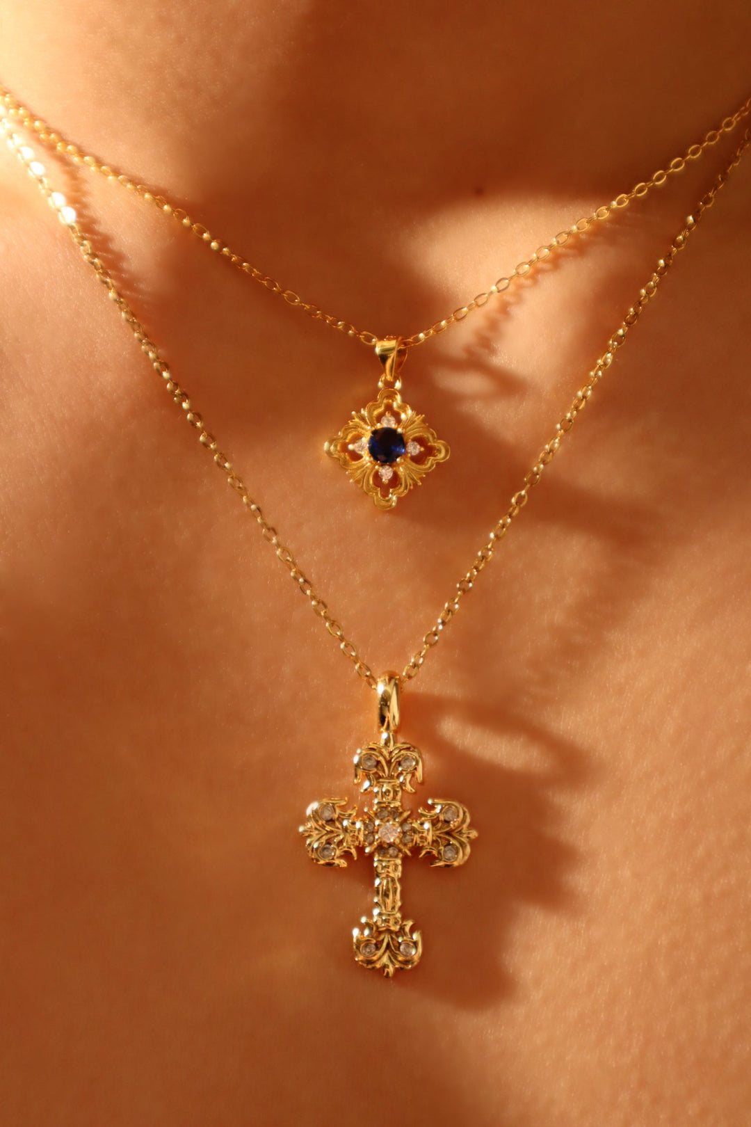 Collana in pizzo con gemme blu vermeil