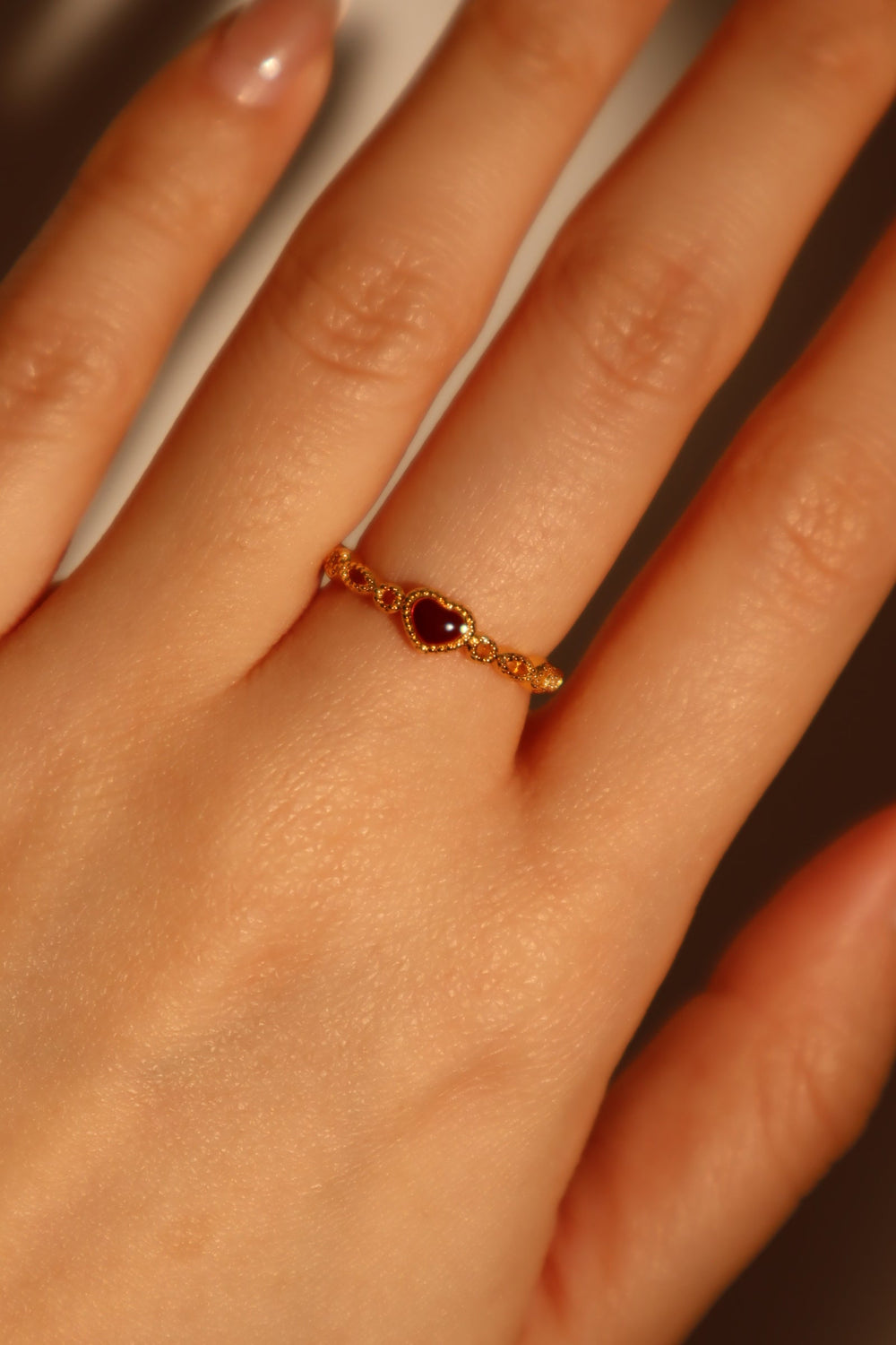 Anello a forma di cuore smaltato