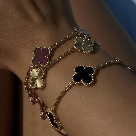 Set di sei braccialetti portafortuna