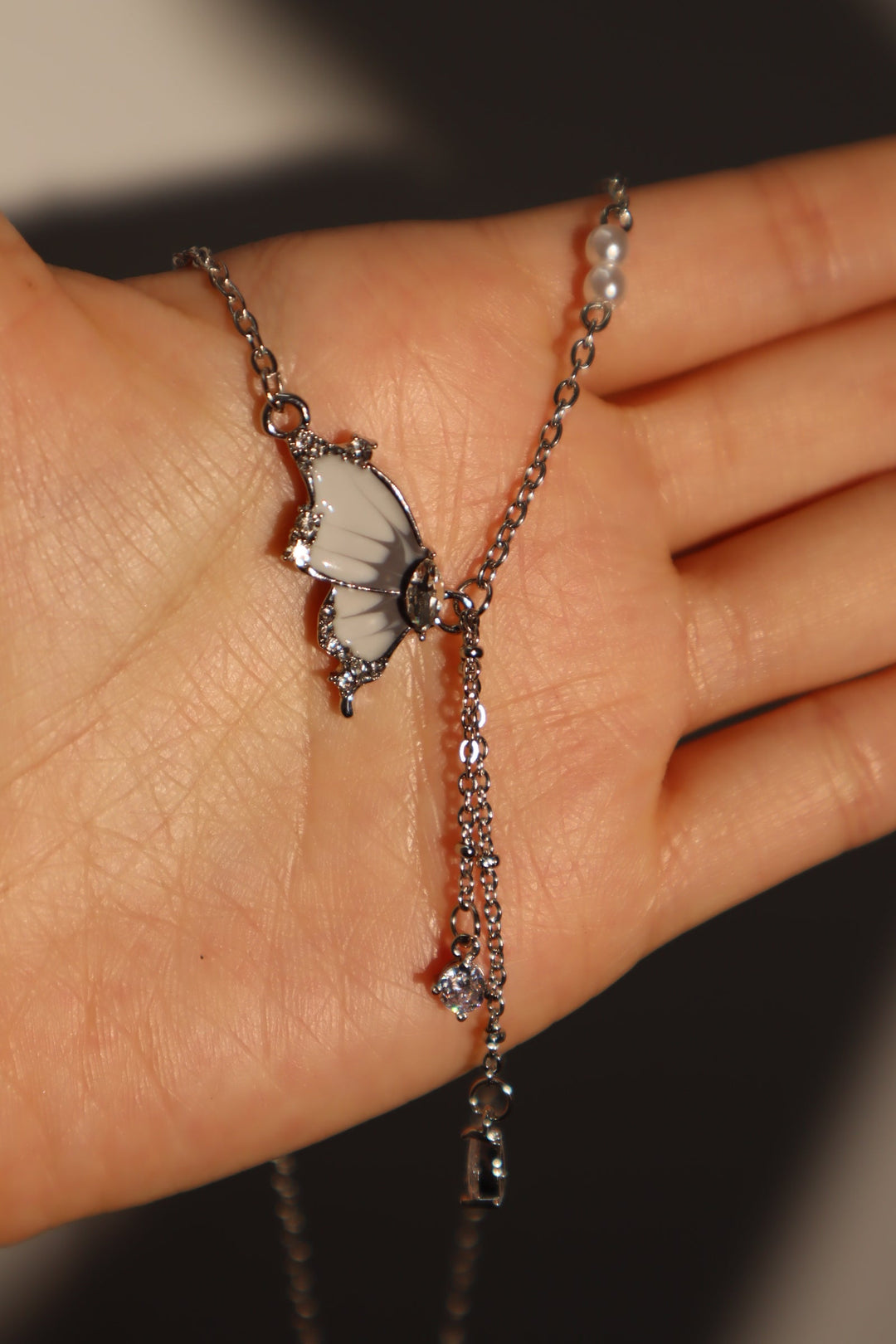Collana di perle a farfalla con diamanti